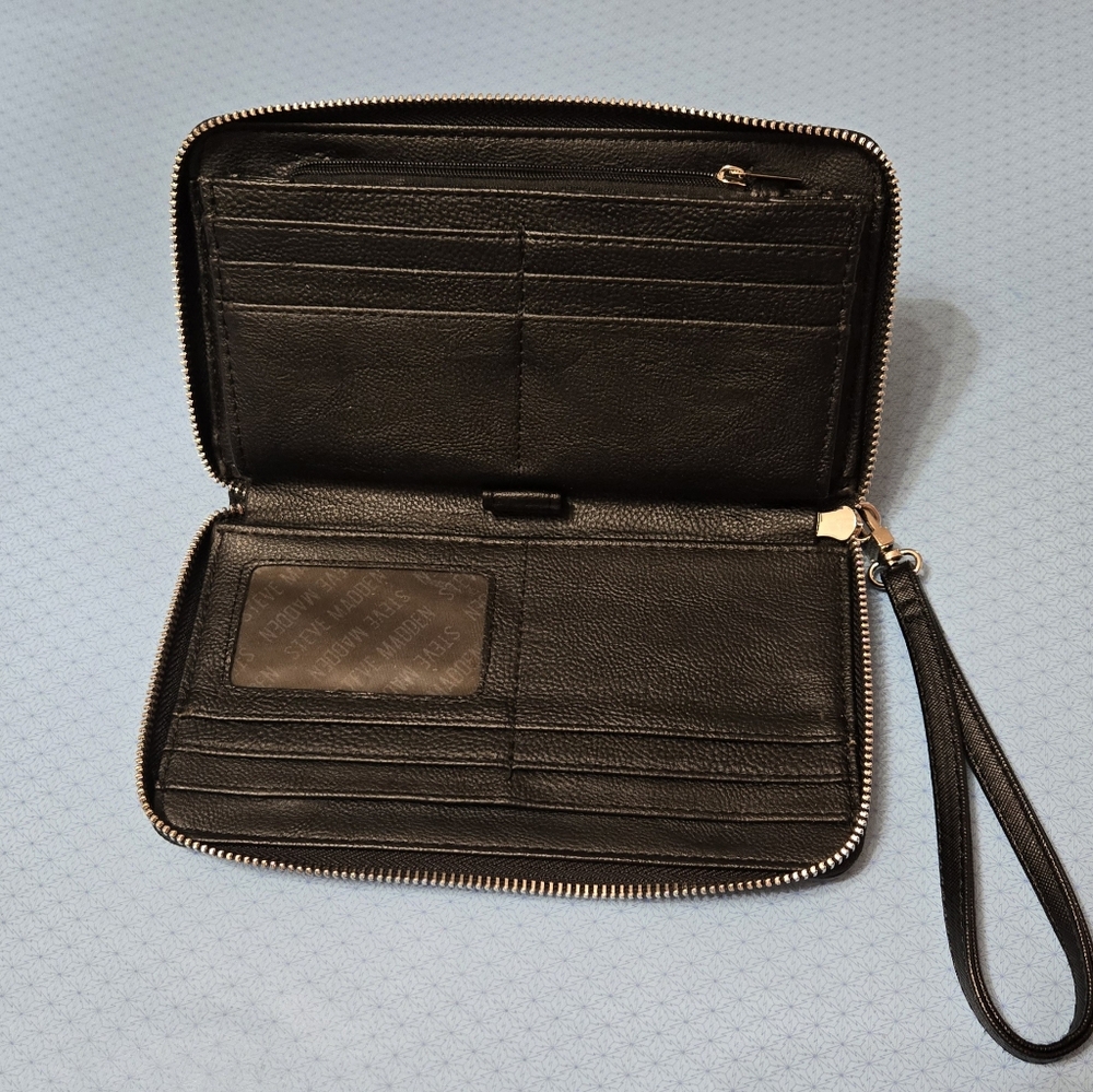 Steve Madden Wrislet Wallet - Picture 3 of 4